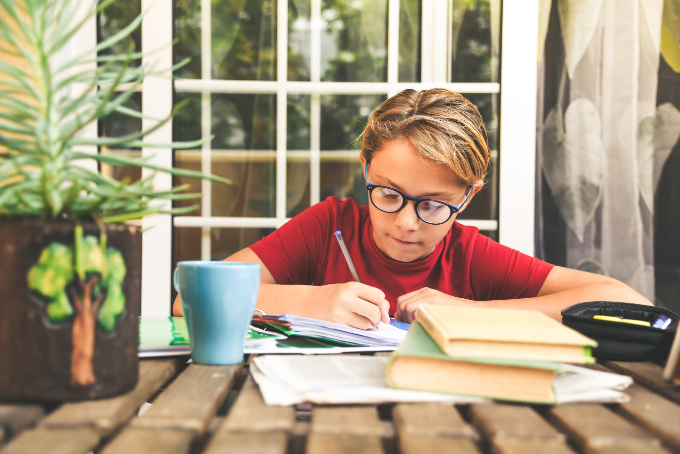 🎯 5 Estratégias Práticas para Ajudar seu Filho com TDAH na Rotina de Estudos em Casa